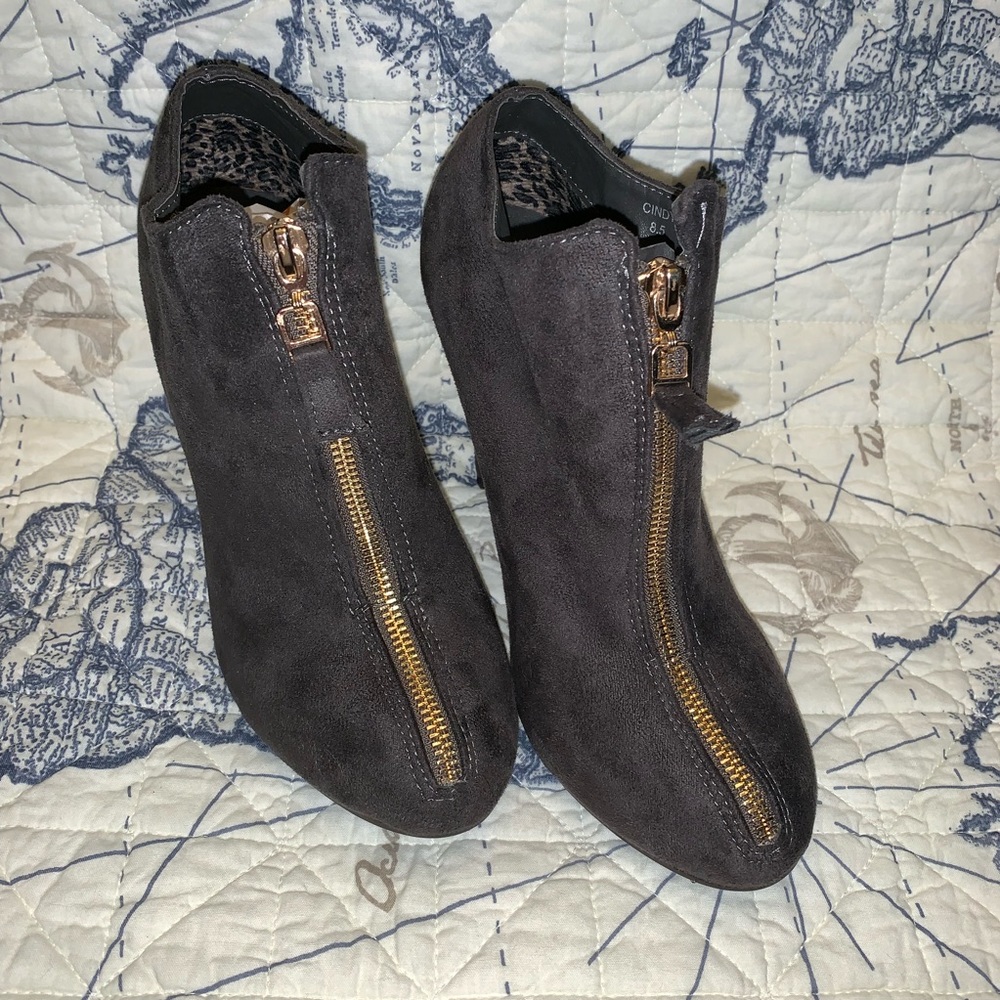 G.C. Grey Suede booties 8.5